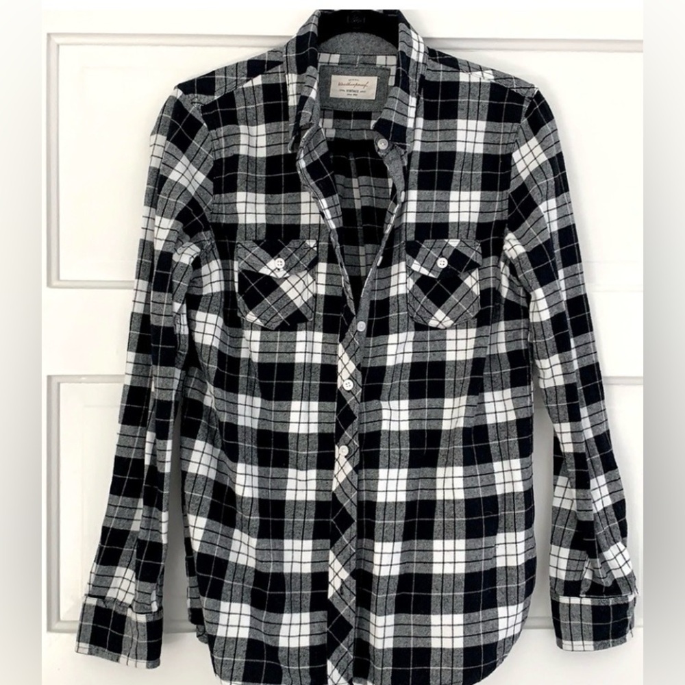 EUC- Weatherproof Monochrome Plaid Button-Down Shirt